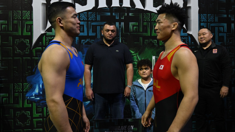 Кыргызстанец взял за грудки олимпийского чемпиона из Японии. ВИДЕО