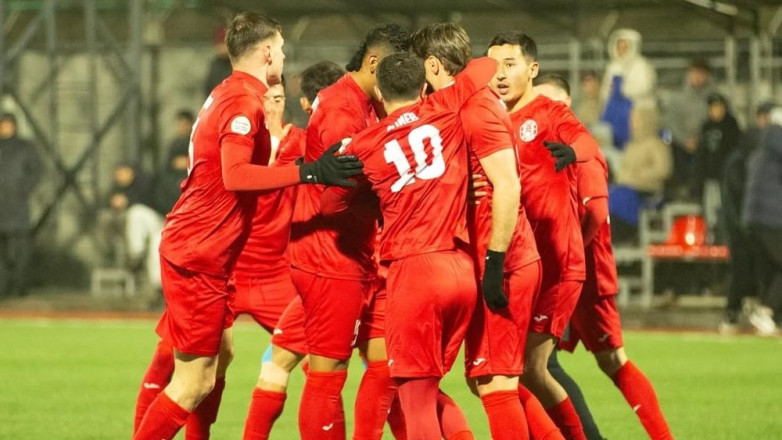 Две команды лидируют после первого тура Высшей лиги