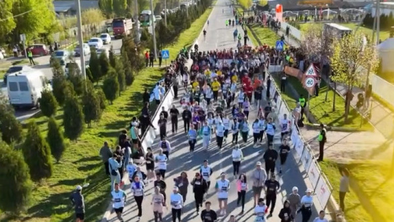 Двух победителей забега в Бишкеке дисквалифицировали. Они срезали дистанцию на 1 км