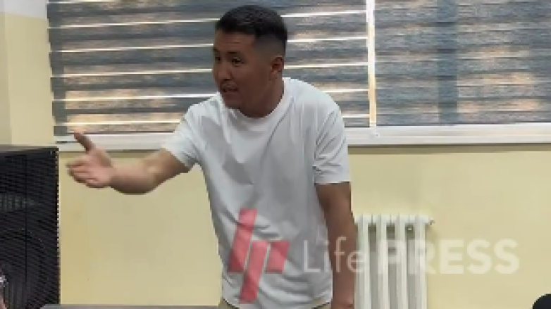 Директор спортшколы хотел бросить на прогиб одного из родителей. ВИДЕО