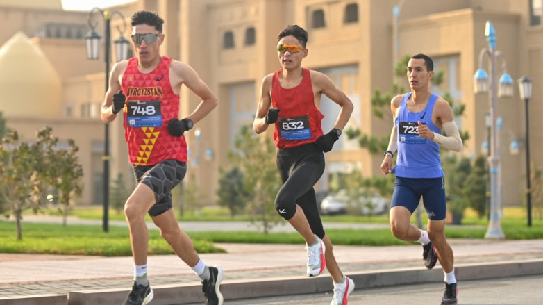 Кыргызстан снова выиграл полумарафон в Таджикистане