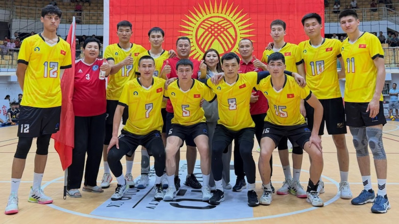 Кыргызстанцы взяли медаль на турнире по китайскому волейболу