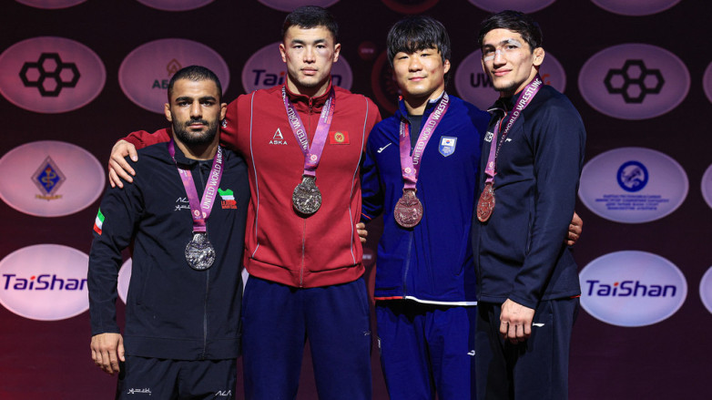 Акжол Махмудов в четвертый раз стал чемпионом Азии по борьбе