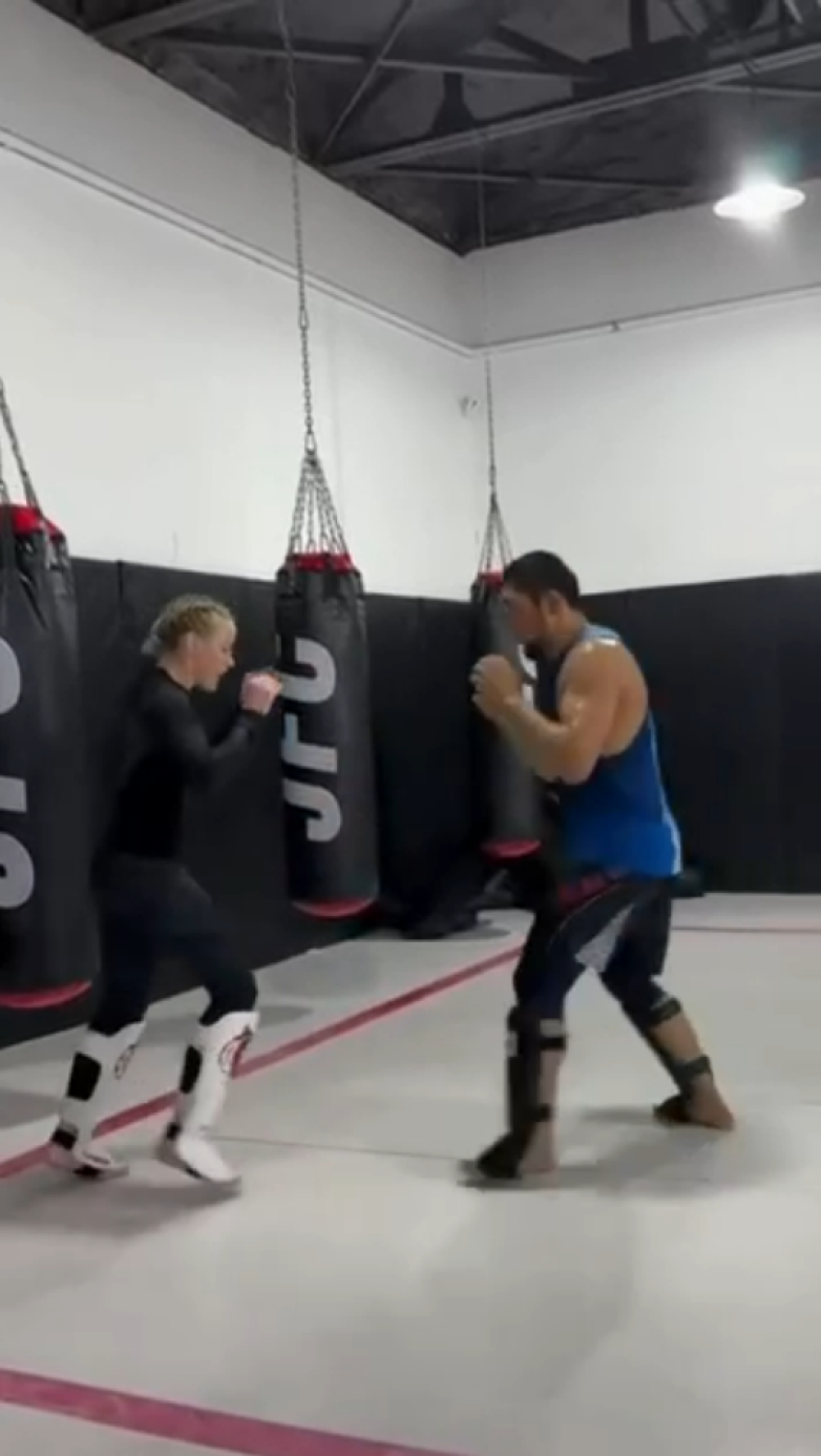 Бойцы UFC из Кыргызстана провели совместную тренировку в Бишкеке. ВИДЕО