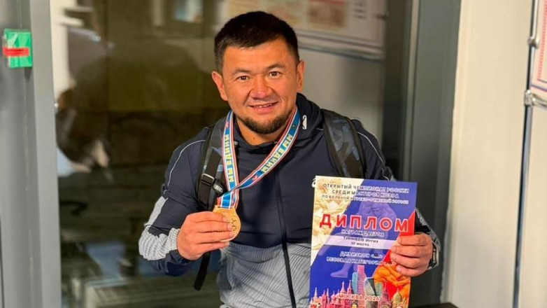 Кыргызстанец стал призером чемпионата России по греко-римской борьбе среди ветеранов