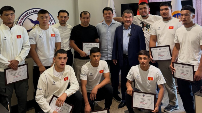 Сколько получили победители и призеры чемпионата Азии (U-20) от Федерации борьбы?