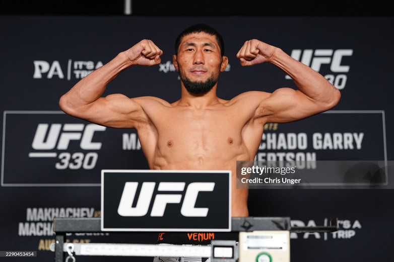 Мыктыбек Оролбай уулу сделал вес перед турниром UFC 330. ВИДЕО