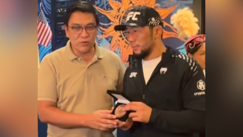Кыргызу из UFC подарили памятную медаль после неожиданного поражения