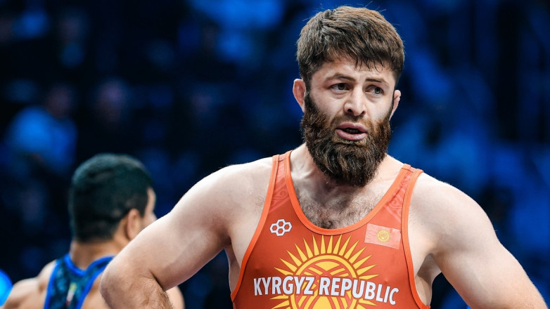 Кыргызстанец брутально уложил на лопатки двукратного чемпиона мира из Ирана на ЧМ в Астане. ВИДЕО