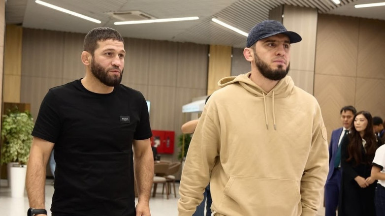 Чемпион UFC прилетел в Кыргызстан
