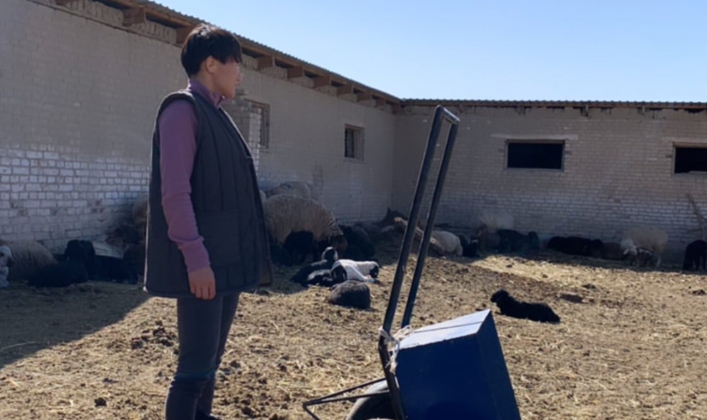 Сапоги, тачка. Фото из села чемпионки мира