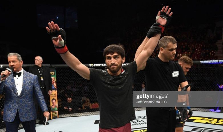 Рафаель Физиев заработал более $13 тыс. за первый бой в UFC