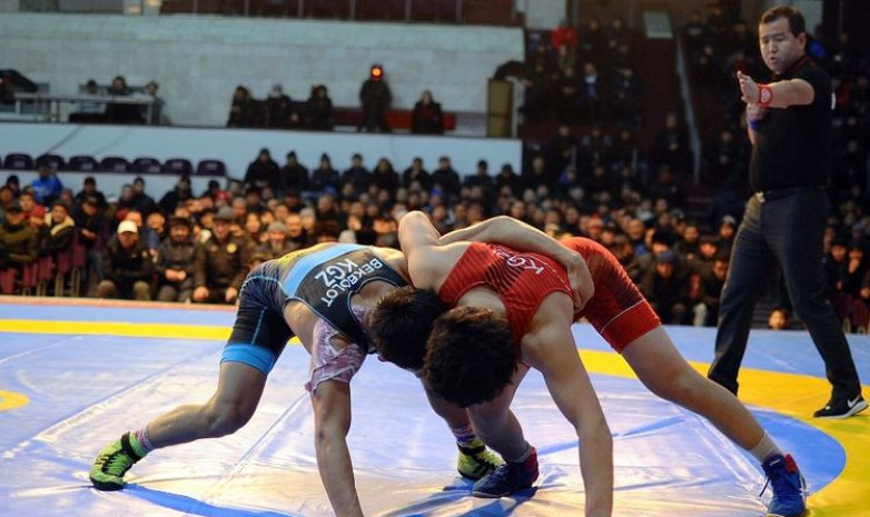 ВИДЕО. Финальная схватка турнира в России. Кайрат Туголбаев - Акжол Махмудов