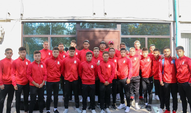 Молодежная сборная Кыргызстана проводит подготовку в Катаре