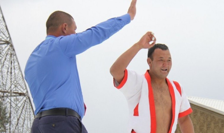 Тилек Куралов - чемпион мира по борьбе на поясах