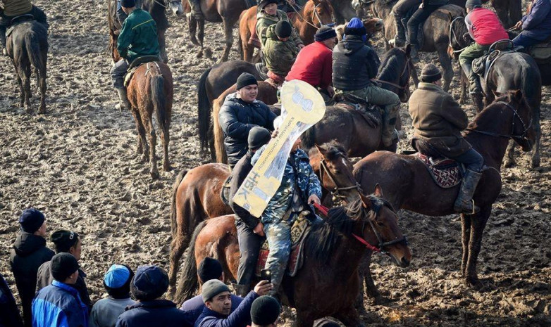 Байыш Ниязов и Акжол Кылычбек уулу выиграли квартиру на аламан улаке