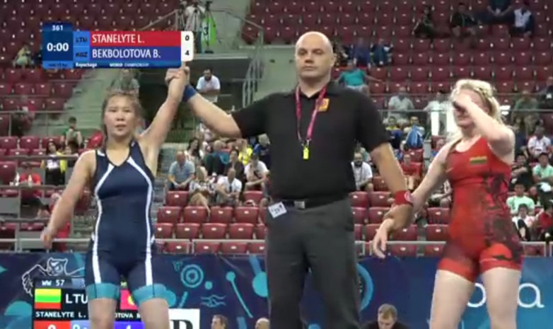 Юношеский чемпионат мира: Бурулсун Бекболотова выиграла первую схватку на турнире за бронзу