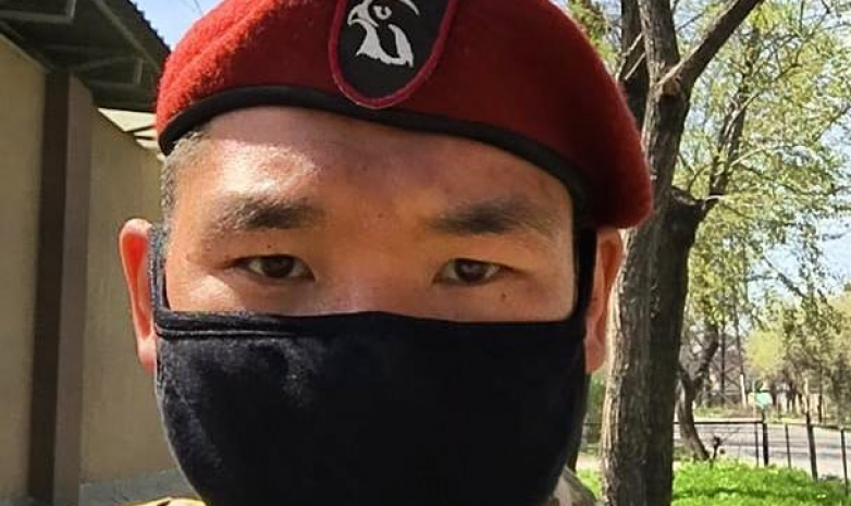 Рустам Ибрагимов несет службу на улицах Бишкека в режиме ЧП