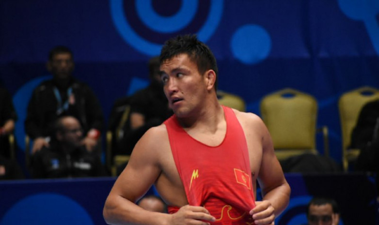 Чемпионат мира: Атабек Азисбеков проиграл в 1/8 финала