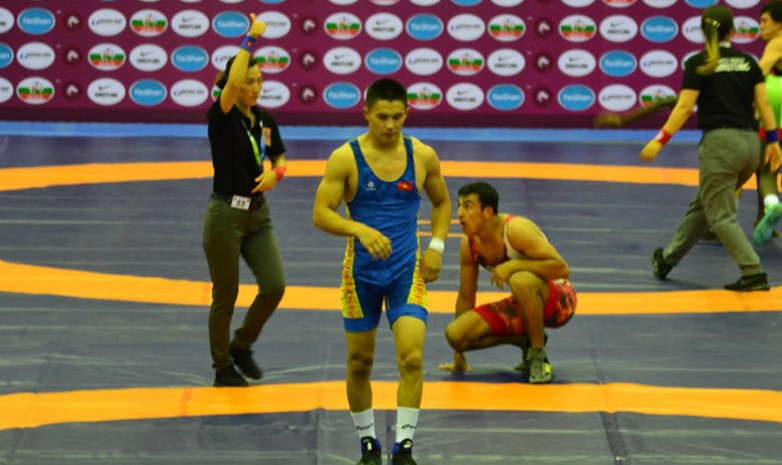 Акылбек Талантбеков завоевал серебро чемпионата Азии среди юниоров