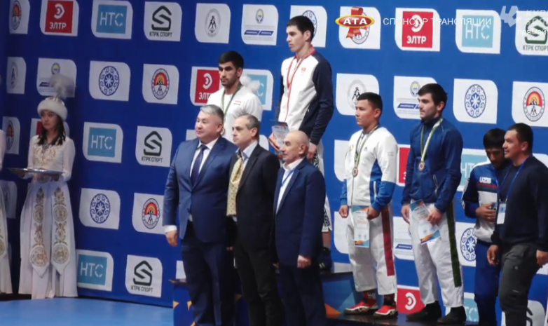 Асанкелди Нурказым уулу — чемпион Азии по кыргыз курошу