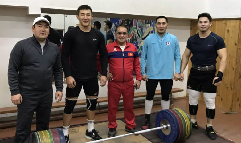 Тяжелоатлеты проводят сборы в Бишкеке