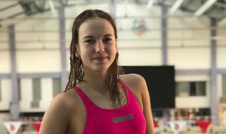 Елизавета Рогожникова побила два рекорда страны по плаванию