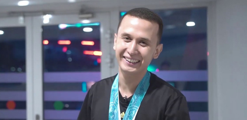 Абылайхан Redcard Ахметов выходит в плей-офф на чемпионате мира от IESF по EFootball 