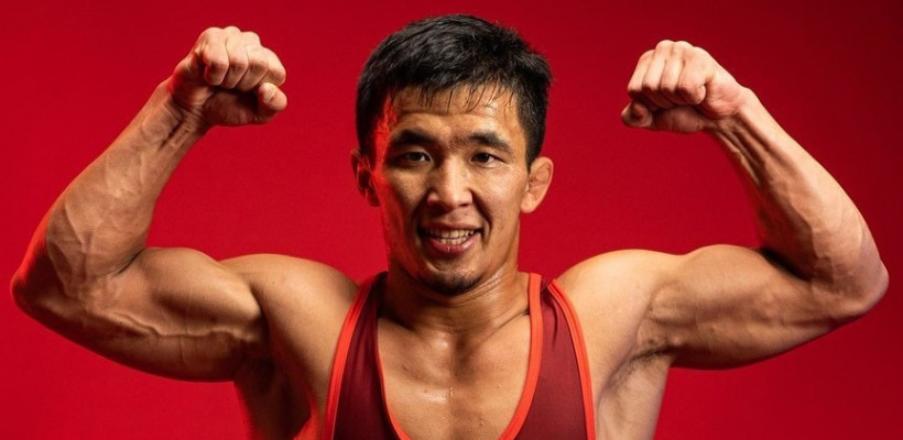 Порно қарттың велосипедін сорып алады