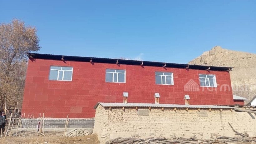 В Тогуз-Торо завершается строительство спортзала за 11,8 млн сомов, начатое 12 лет назад