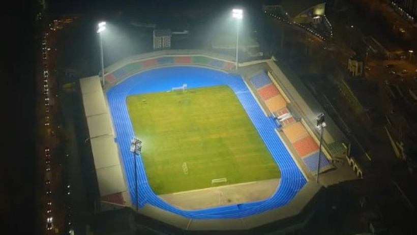 Как выглядит стадион им.Ахматбека Суюмбаева в Оше после укладки беговой дорожки. Видео