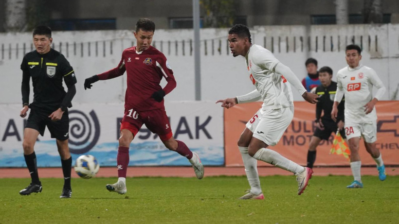 Сухим разгромом и хет-триком нападающего сборной Туркменистана завершился матч Премьер-Лиги