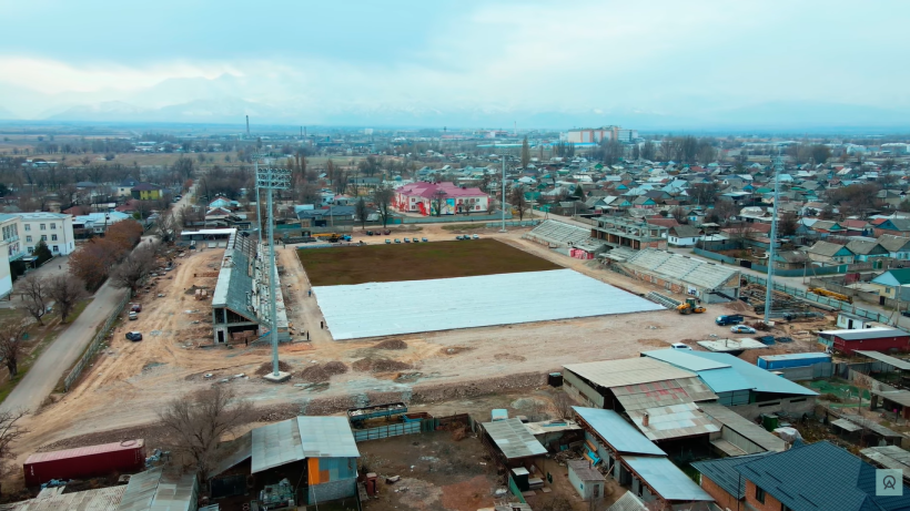 Как в Токмоке строят футбольный стадион. ВИДЕО