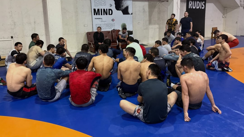 Сборная Кыргызстана по вольной борьбе провела первую встречу после чемпионата страны. ВИДЕО