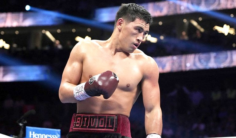 Дмитрий Бивол поддержал боксеров из Кыргызстана на чемпионате мира в ОАЭ