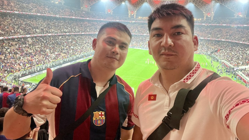У кыргызстанца отобрали флаг на входе на стадион в Саудовской Аравии, где проходил матч «Барселона» - «Атлетик»