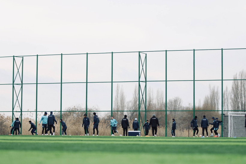 Чемпионат Кыргызстана: очередная тренировка «Барса» на Иссык-Куле. ФОТО