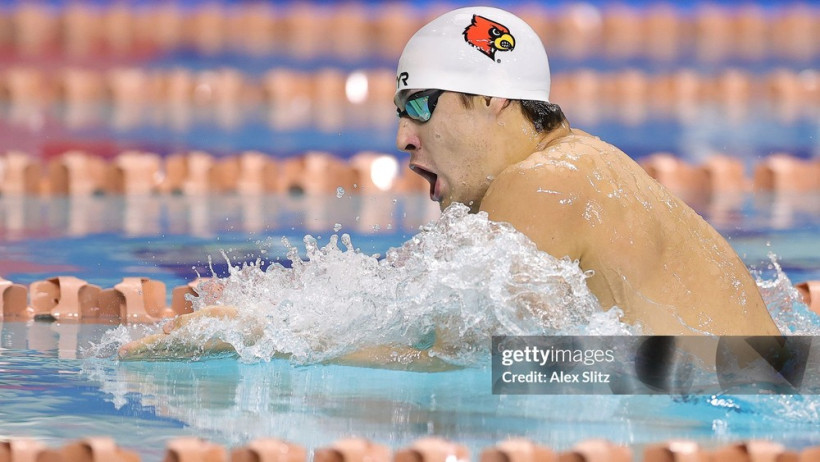 Третья медаль пловца из Кыргызстана на турнире в США. ВИДЕО