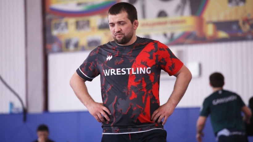 «Мы на голову сильнее». Что сказал тренер сборной России после поражения Эрназару Акматалиеву