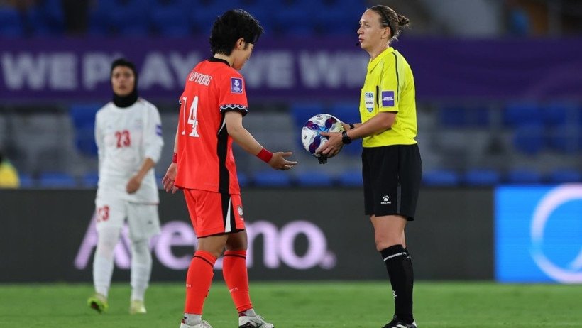 Кыргызстанка обслужила первый матч на женском Кубке Азии