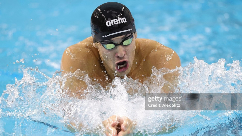 Видео — Победный заплыв кыргызстанца на турнире в США