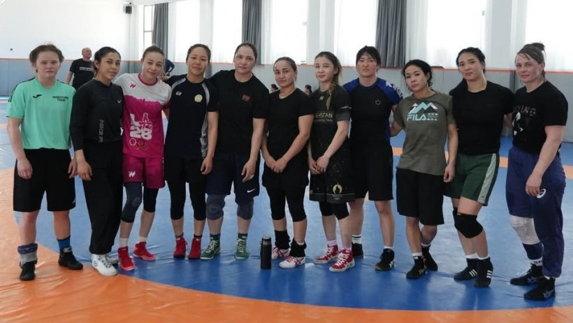 В Кыргызстане проходят совместные сборы по женской борьбе