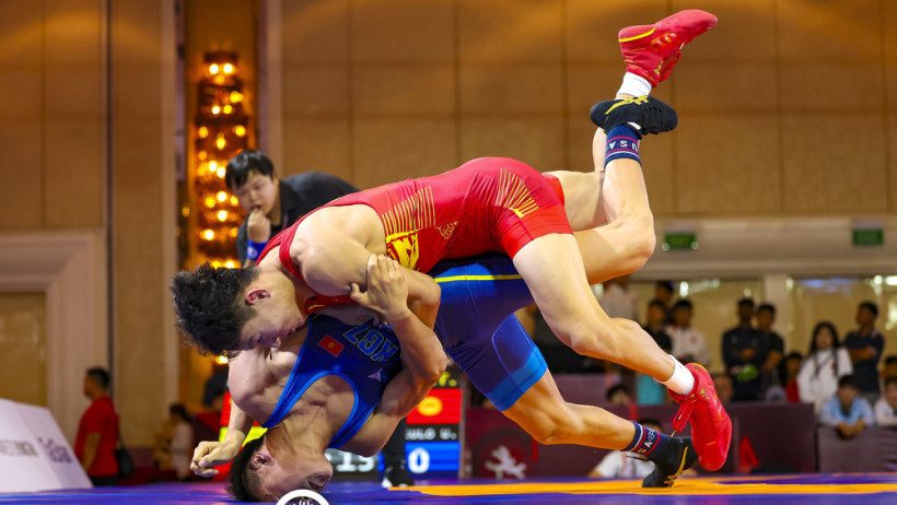 Кыргызстанец разгромил иранца в финале чемпионата Азии по борьбе U17