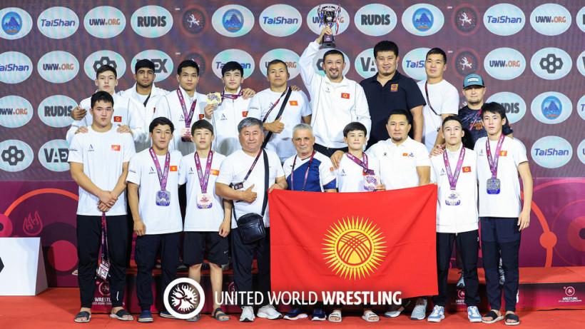 Кыргызстан попал в ТОП-3 чемпионата Азии по борьбе U17