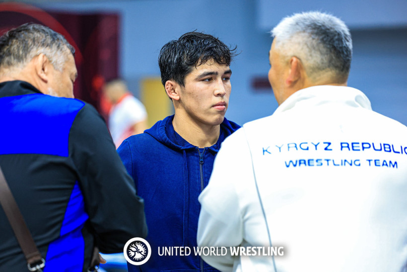 Кыргызстанец выиграл золото чемпионата Азии по борьбе, уложив иранца на лопатки в финале