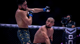 Прямая трансляция турнира OCTAGON 80 с титульным боем непобежденного кыргыза