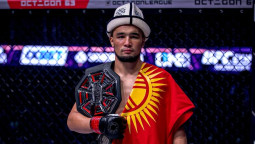 Непобежденный кыргыз в кровавой рубке защитил чемпионский титул в OCTAGON